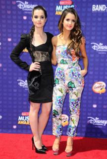 Laura Marano feet photo thumbnail