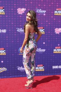 Laura Marano feet photo thumbnail