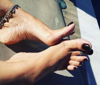 Karin Klemp feet photo thumbnail