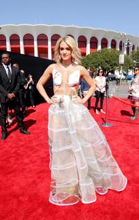 Carrie Underwood feet photo thumbnail