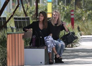 Jessica Alba feet photo thumbnail
