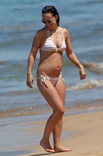 Olivia Wilde feet photo thumbnail
