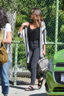 Jessica Alba feet photo thumbnail