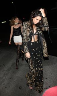 Kendall Jenner feet photo thumbnail