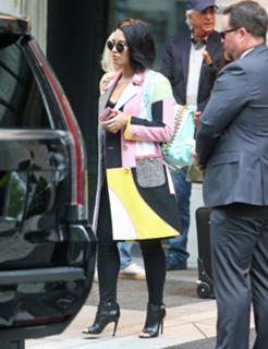 Demi Lovato feet photo thumbnail