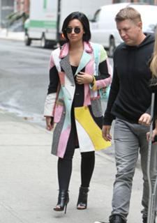 Demi Lovato feet photo thumbnail