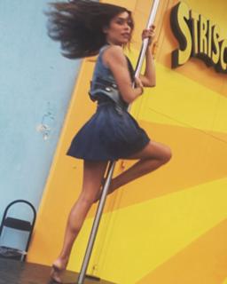 Ludovica Frasca feet photo thumbnail