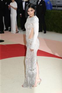 Kylie Jenner feet photo thumbnail