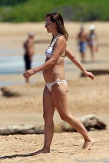 Olivia Wilde feet photo thumbnail