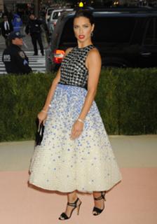 Adriana Lima feet photo thumbnail