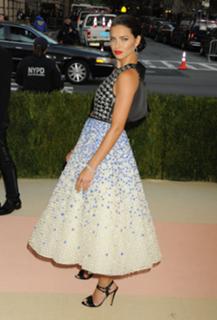 Adriana Lima feet photo thumbnail