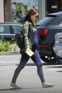 Megan Fox feet photo thumbnail