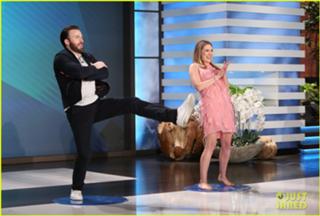 Elizabeth Olsen feet photo thumbnail