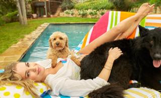 Rebecca Romijn feet photo thumbnail