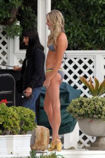 Rebecca Romijn feet photo thumbnail
