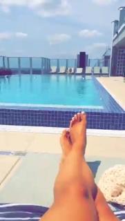 Amanda Saccomanno feet photo thumbnail