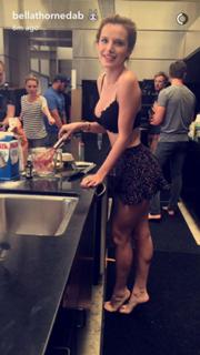 Bella Thorne feet photo thumbnail