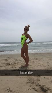 Paige VanZant feet photo thumbnail