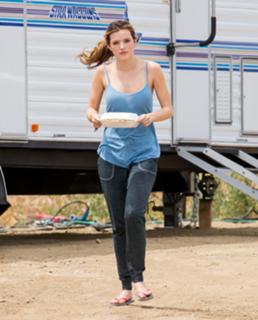Bella Thorne feet photo thumbnail