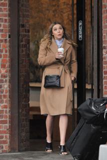 Elizabeth Olsen feet photo thumbnail