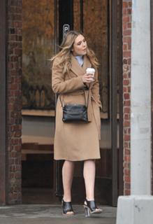 Elizabeth Olsen feet photo thumbnail