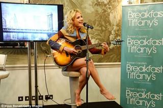 Pixie Lott feet photo thumbnail