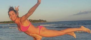 Rebecca Romijn feet photo thumbnail