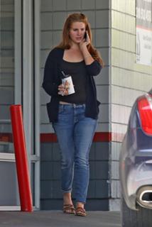 Lana Del Rey feet photo thumbnail