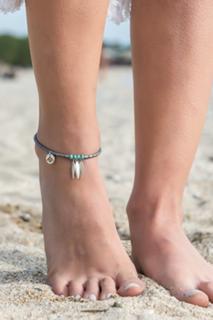 Athina Oikonomakou feet photo thumbnail