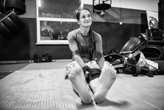 Karolina Kowalkiewicz feet photo thumbnail