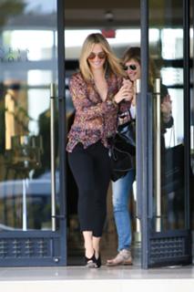 Molly Sims feet photo thumbnail