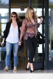 Molly Sims feet photo thumbnail
