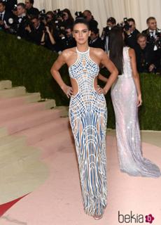 Kendall Jenner feet photo thumbnail