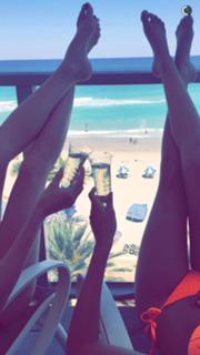 Victoria Justice feet photo thumbnail