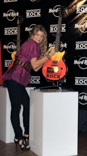 Fergie feet photo thumbnail