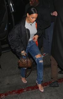 Rihanna feet photo thumbnail