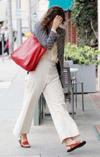 Maggie Gyllenhaal feet photo thumbnail