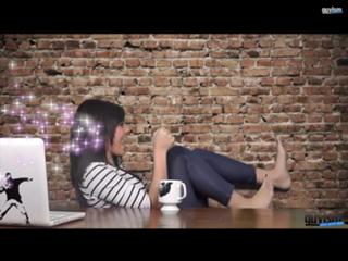 Katie Nolan feet photo 4