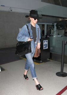Amber Heard feet photo thumbnail