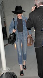 Amber Heard feet photo thumbnail