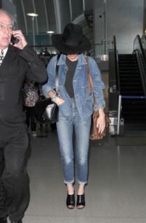 Amber Heard feet photo thumbnail