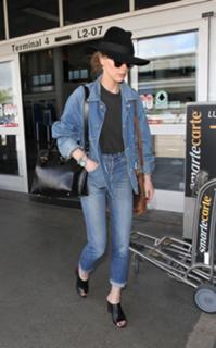 Amber Heard feet photo thumbnail