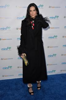 Demi Moore feet photo thumbnail