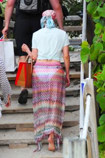 Jennifer Lopez feet photo thumbnail