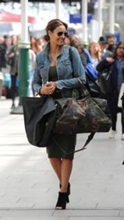 Melanie Sykes feet photo thumbnail