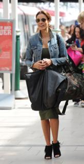 Melanie Sykes feet photo thumbnail