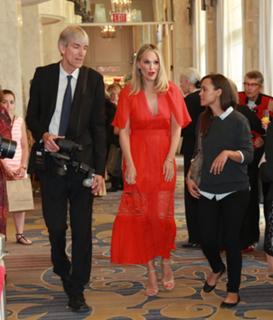 Molly Sims feet photo thumbnail