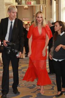 Molly Sims feet photo thumbnail