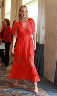 Molly Sims feet photo thumbnail