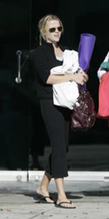 Reese Witherspoon feet photo thumbnail